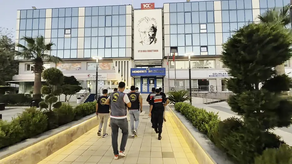 Menderes Belediyesi soruşturması. Firari başkan yardımcısı yakalandı