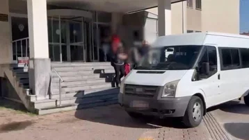 Beş evden ayrı ayrı 2 milyona yakın hırsızlık yaptılar