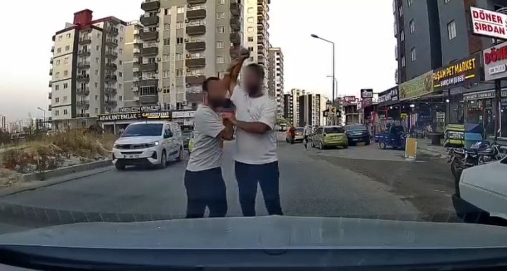 Trafikte tartıştığı sürücüye testereyle saldırdı