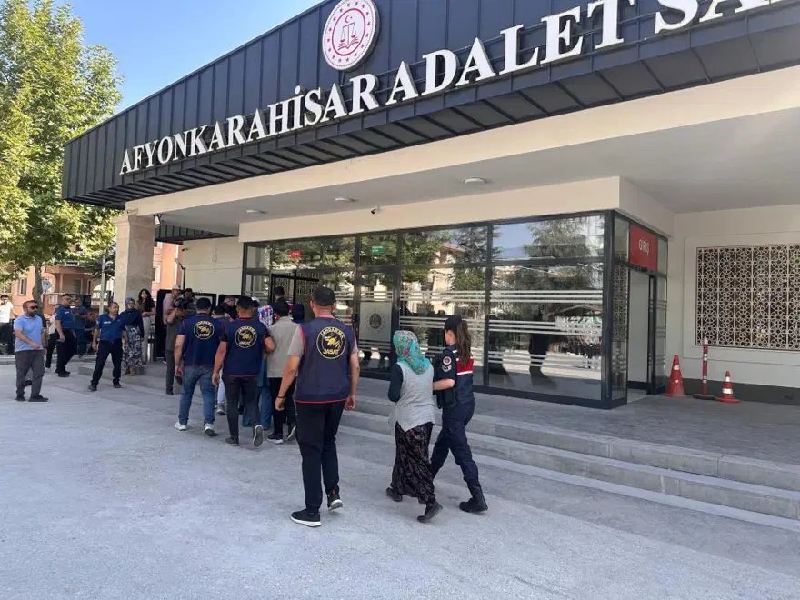 ÜVEY BABA İLE DEDE TUTUKLANDI 3