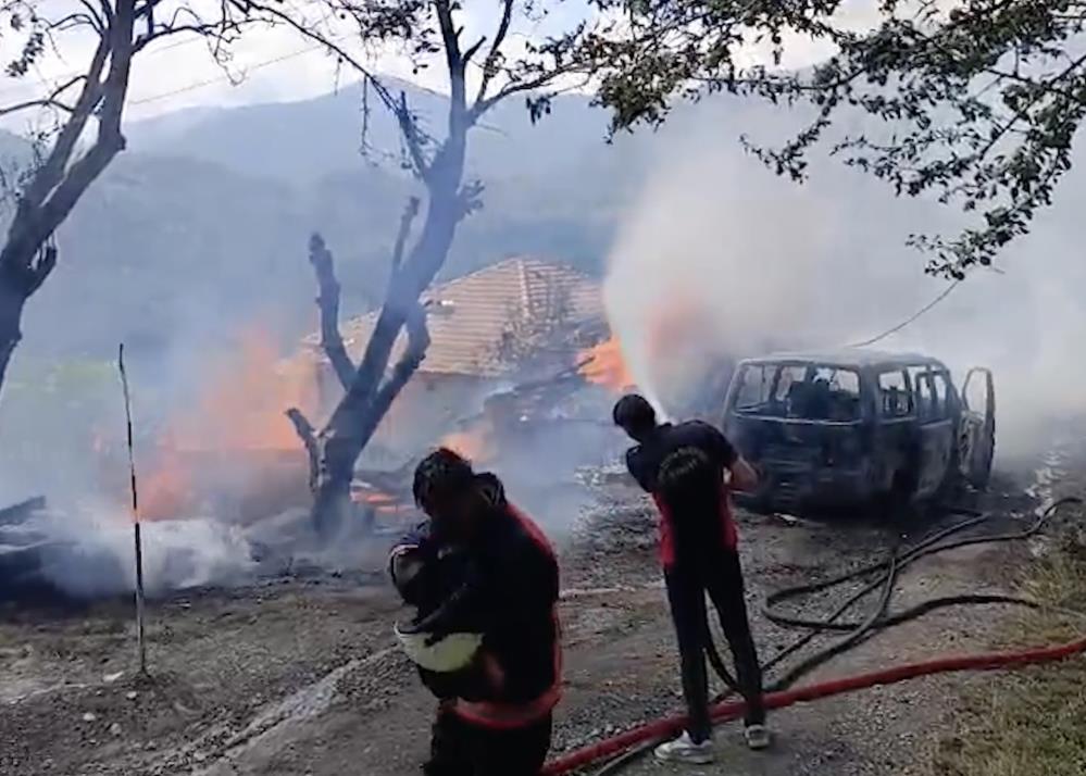 Komşusunu öldürdü, cinayetten sonra evini ve aracını yaktı