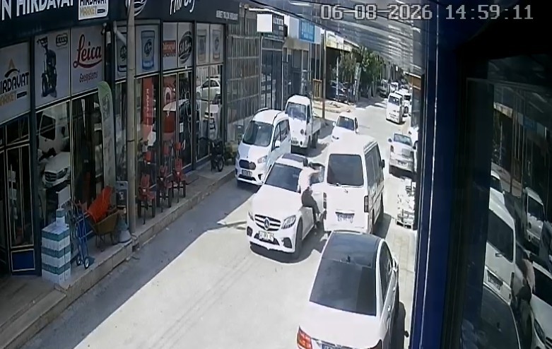 Lüks otomobille milyonluk soygun. Kar maskesi takıp para ve altınları çaldılar