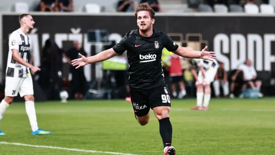 10 kişi kalan Beşiktaş, Hradec Kralove'yi mağlup etti ve avantajı kaptı
