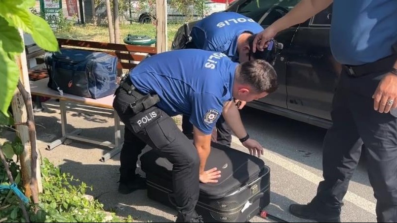 Bursa'da valilik önünde şüpheli valiz alarmı
