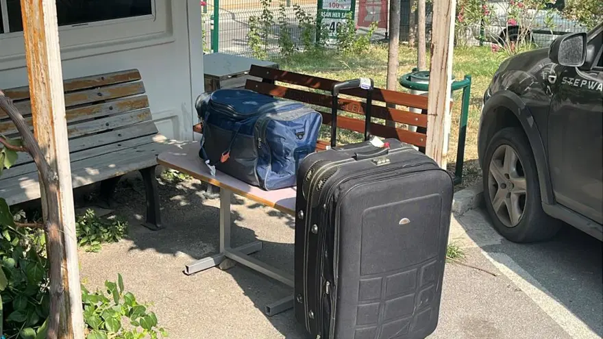 Bursa'da valilik önünde şüpheli valiz alarmı Bursa'da valilik önünde şüpheli valiz alarmı