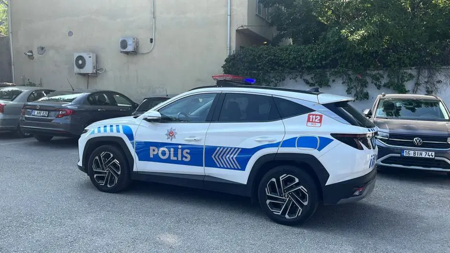 Bursa'da valilik önünde şüpheli valiz alarmı 1 Bursa'da valilik önünde şüpheli valiz alarmı 1