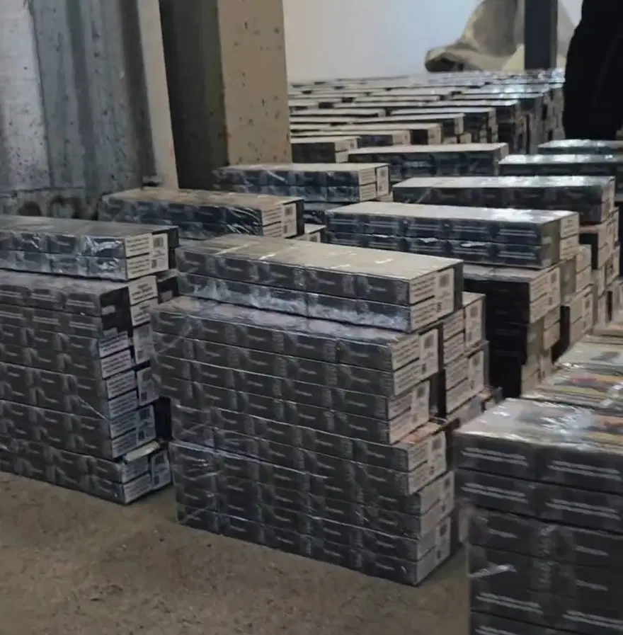 Türkiye sınırında yakalandı. Toplam değerleri 500 bin euronun üzerinde 4 Türkiye sınırında yakalandı. Toplam değerleri 500 bin euronun üzerinde 4