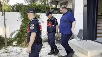 Tutuklanan Menderes Belediye Başkanı İlkay Çiçek görevden uzaklaştırıldı