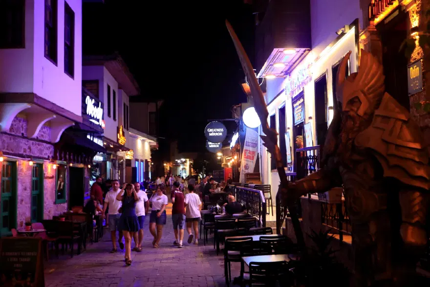 Normalde 500 kişi yaşıyor, yaz aylarında nüfus 100 katına çıkıyor 4 Normalde 500 kişi yaşıyor, yaz aylarında nüfus 100 katına çıkıyor 4