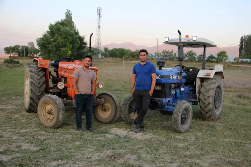 ÇAY SOHBETİ TRAKTÖR YARIŞINA DÖNDÜ 1 ÇAY SOHBETİ TRAKTÖR YARIŞINA DÖNDÜ 1