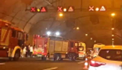 Kuzey Marmara Otoyolu'nda feci kaza. 3 kişi öldü, 1 kişi yaralandıKuzey Marmara Otoyolu'nun Kocaeli kesiminde hafif ticari aracın tünel duvarına çarpması sonucu 3 kişi hayatını kaybetti, 1 kişi ağır yaralandı.