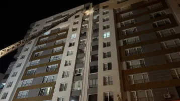 Yangın sırasında 13'üncü kattan düşerek hayatını kaybetti