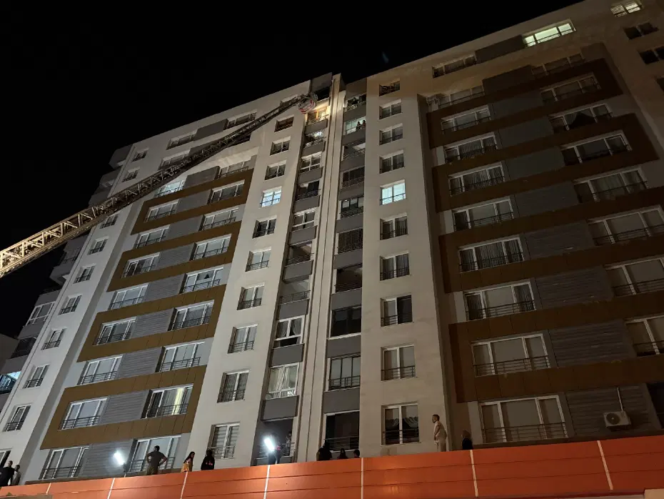 Yangın sırasında 13'üncü kattan düşerek hayatını kaybetti