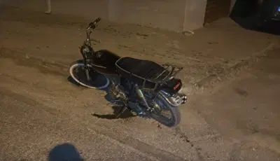 Polisten kaçarken düşürdüğü telefonu yakayı ele verdi, ehliyetsiz sürücüye 88 bin TL ceza kesildiEskişehir’de plakasız motosiklet ile polisin "dur" ihtarına uymayan ve aracını bırakıp yaya olarak kaçarken düşürdüğü cep telefonundan kimliği tespit edilerek şahsa 88 bin 500 TL idari para cezası kesild