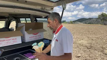 Mobil dondurmacı. Tarlaya servis yapıyor
