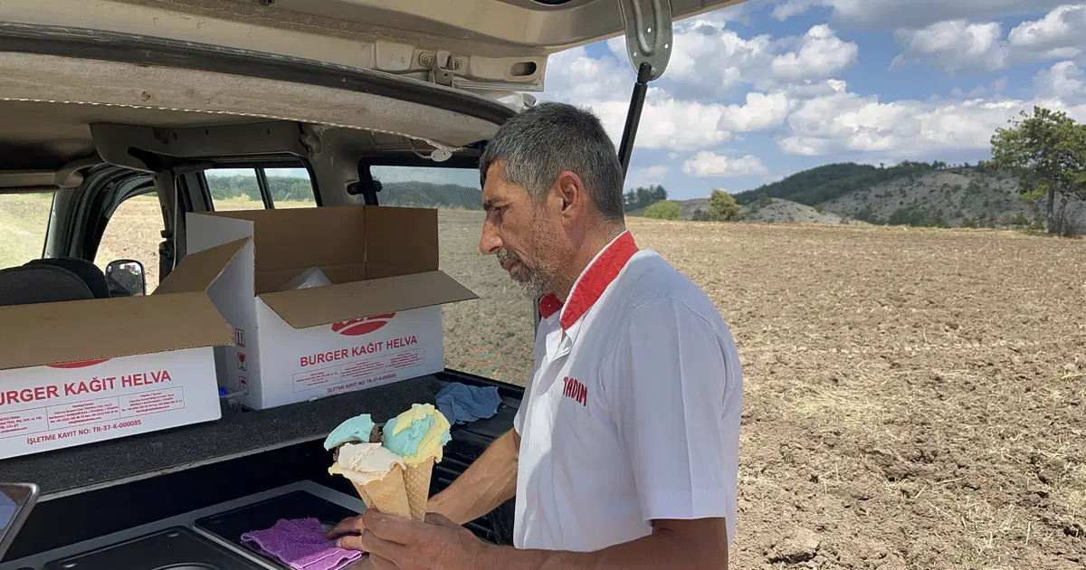 Mobil dondurmacı. Tarlaya servis yapıyor
