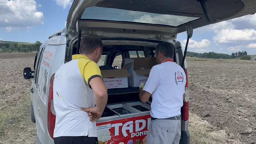 Mobil dondurmacı. Tarlaya servis yapıyor 1 Mobil dondurmacı. Tarlaya servis yapıyor 1