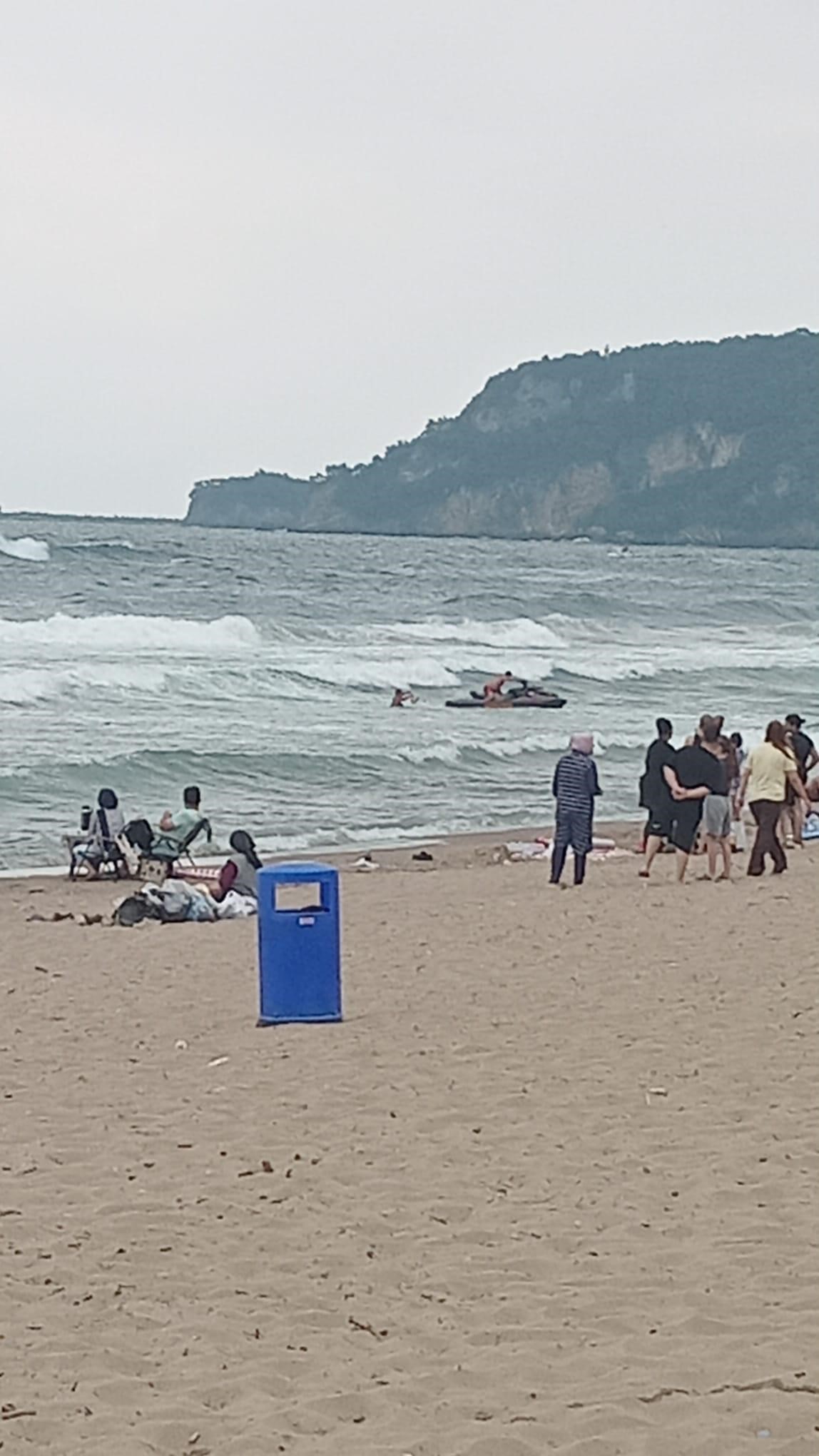İnkumu'nda boğulma tehlikesi geçiren 10 kişi kurtarıldı