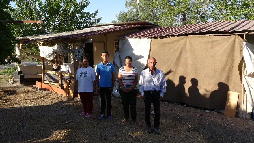 Attığı tek bir imza hayatını kararttı. Elektrik aboneliği istedi, 6 kişilik aile evsiz kaldı Attığı tek bir imza hayatını kararttı. Elektrik aboneliği istedi, 6 kişilik aile evsiz kaldı