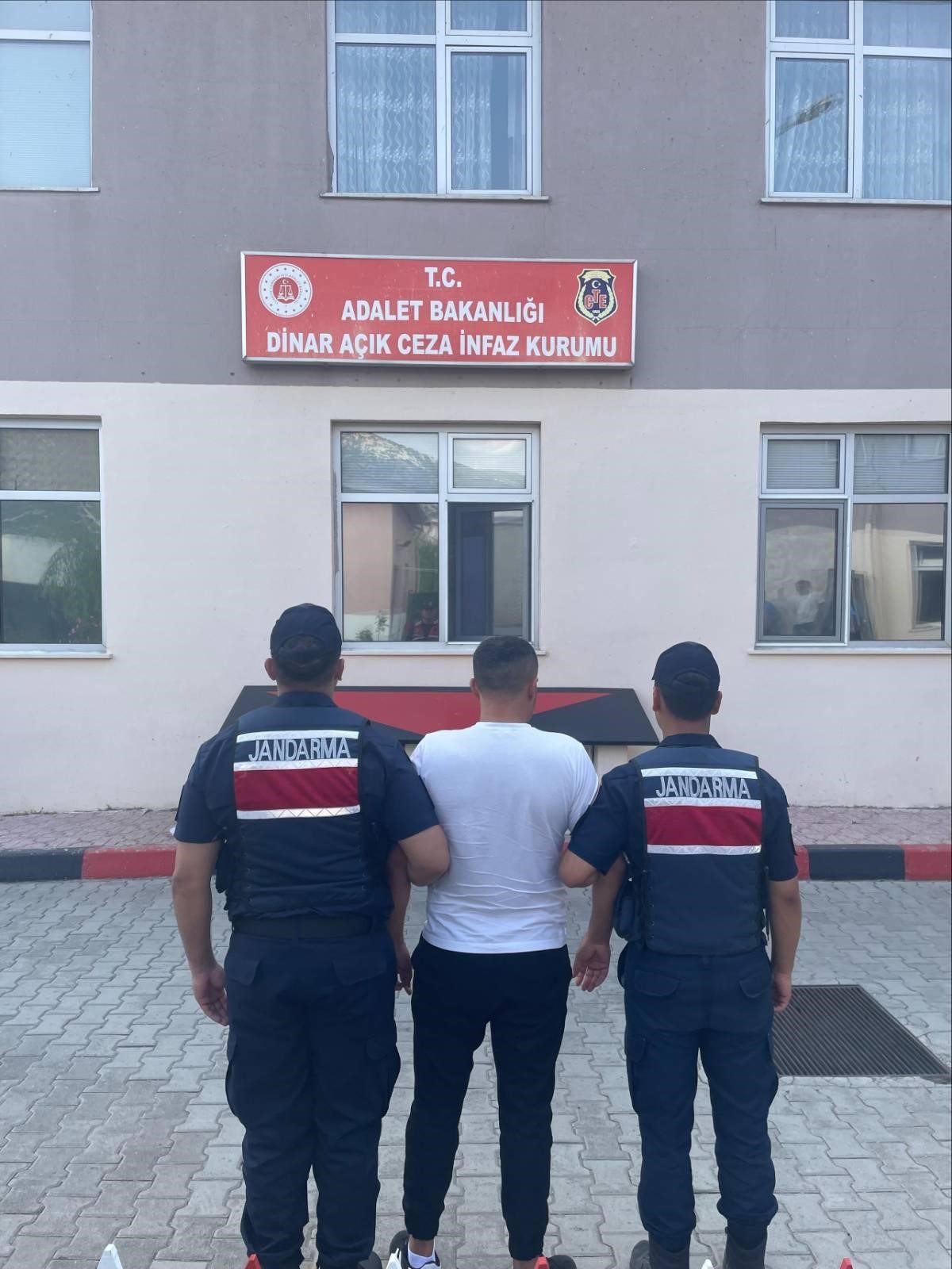 Afyonkarahisar’da aranan 24 kişi yakalandı, 12’si tutuklandı