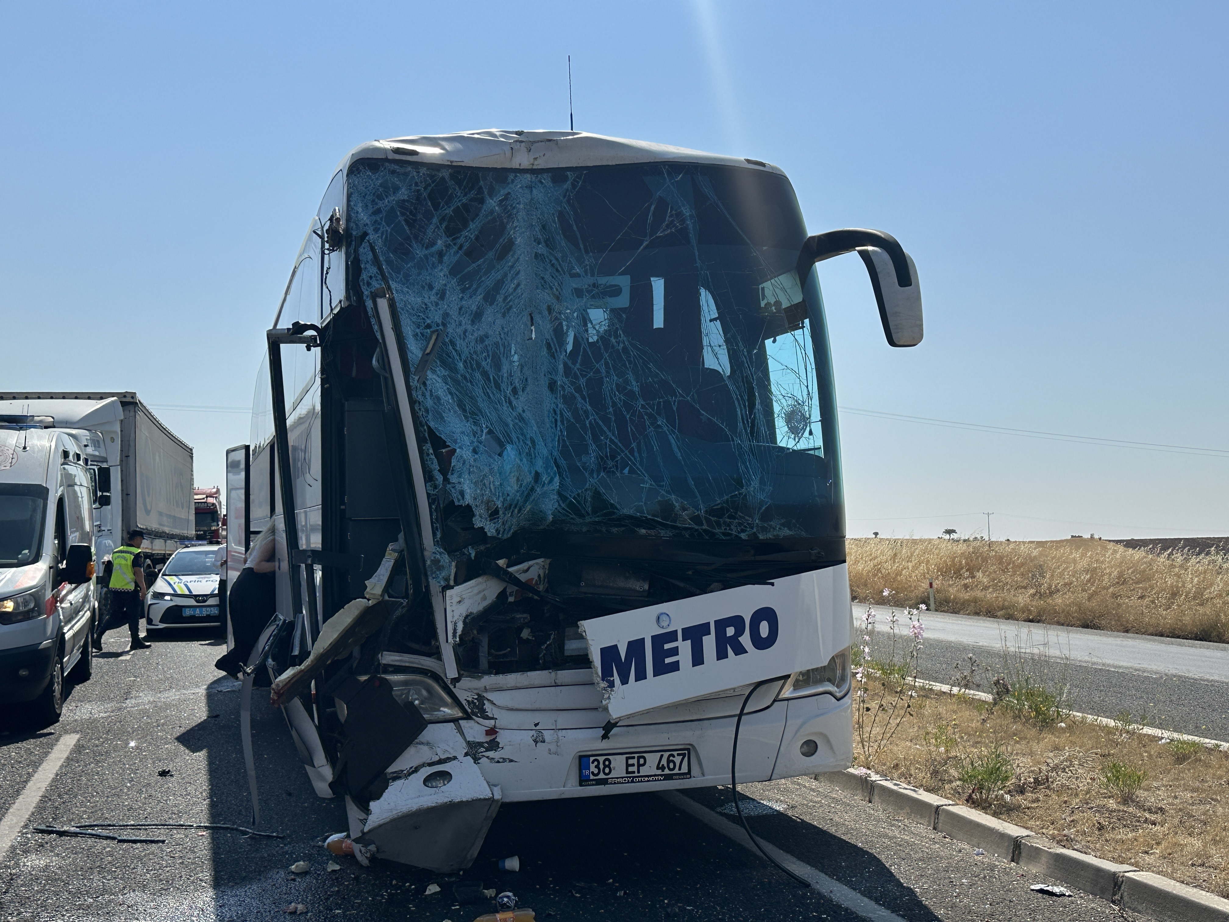 Uşak’ta otobüs kamyona çarptı. Muavin hayatını kaybetti, şoför tutuklandı