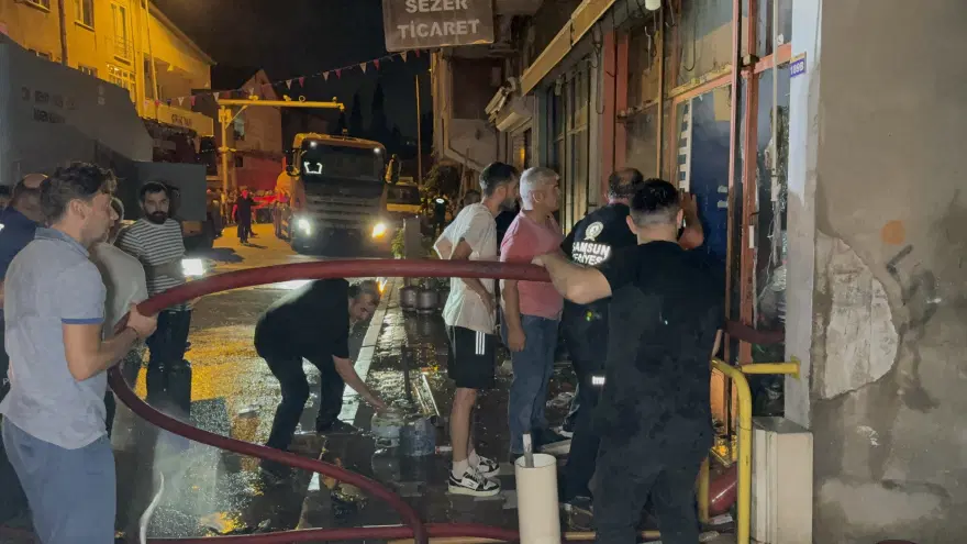 Tüpgaz bayisinde tüpler peş peşe patladı 1 Tüpgaz bayisinde tüpler peş peşe patladı 1