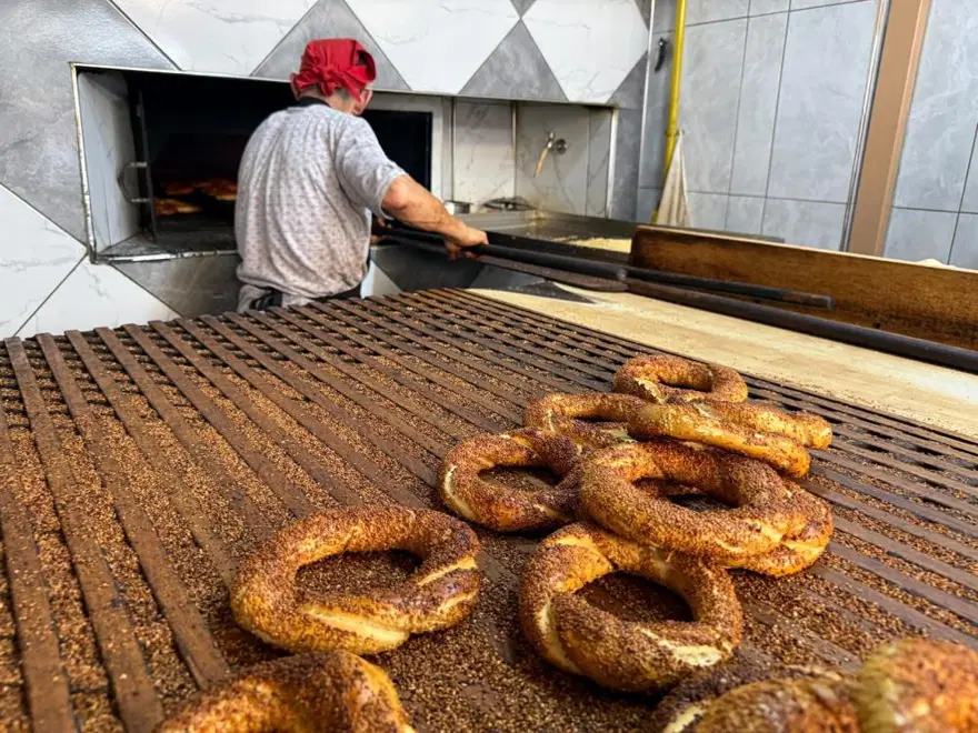 45 yıllık simit ustasının dikkat çeken soyadı: "Simidin susamı diyorum" 4 45 yıllık simit ustasının dikkat çeken soyadı: "Simidin susamı diyorum" 4
