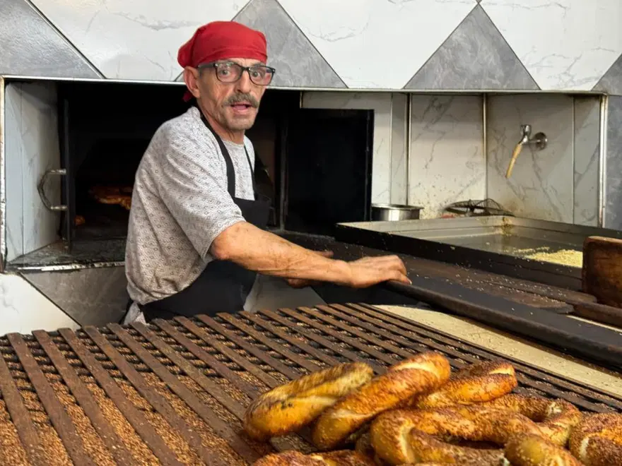 45 yıllık simit ustasının dikkat çeken soyadı: "Simidin susamı diyorum" 5 45 yıllık simit ustasının dikkat çeken soyadı: "Simidin susamı diyorum" 5
