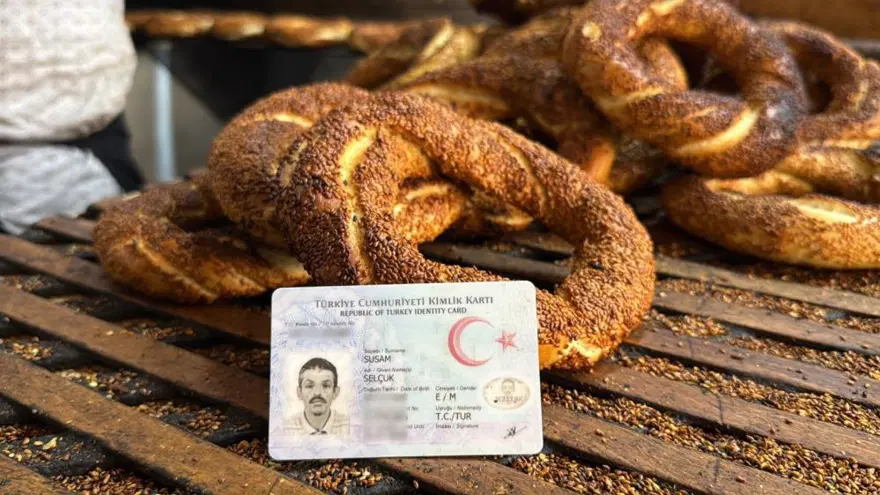 45 yıllık simit ustasının dikkat çeken soyadı: "Simidin susamı diyorum" 2 45 yıllık simit ustasının dikkat çeken soyadı: "Simidin susamı diyorum" 2