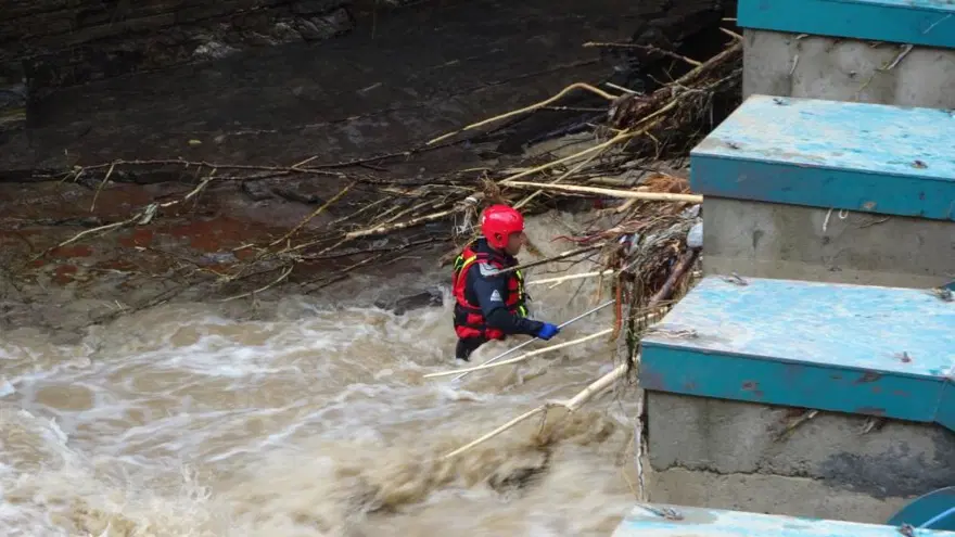 Giresun'da şiddetli sağanak sonrası dereler taştı. Kayıp iki kişi aranıyor 