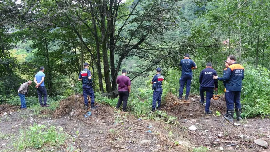 Giresun'da şiddetli sağanak sonrası dereler taştı. Kayıp iki kişi aranıyor 2