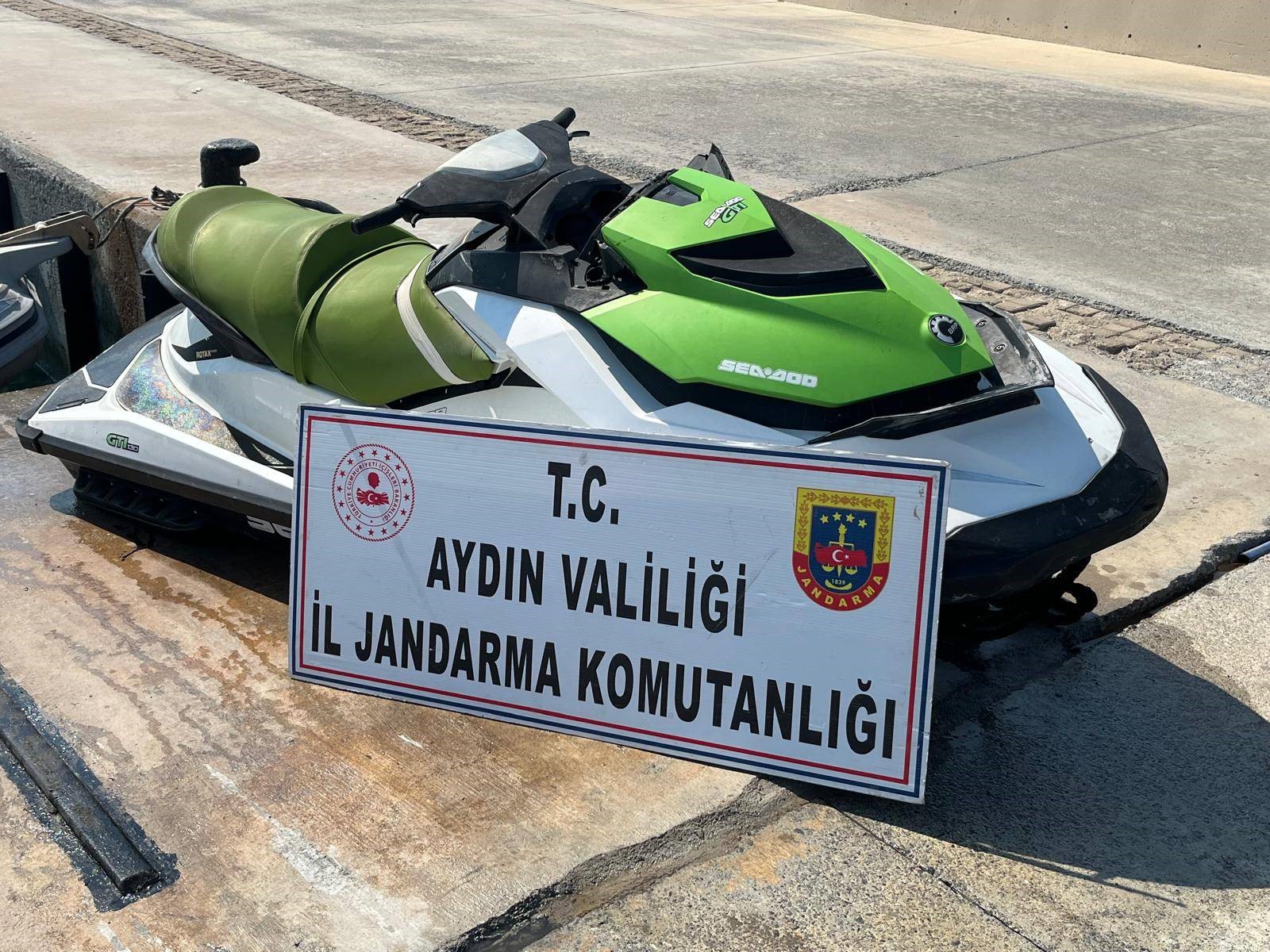 Jet ski ile göçmen kaçakçılığı. Suçüstü yakalandı