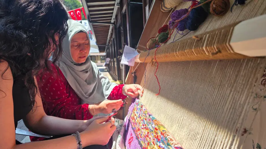 Her ilmeğe duygu yüklüyorlar. Bu tezgahta herkesin imzası olacak
