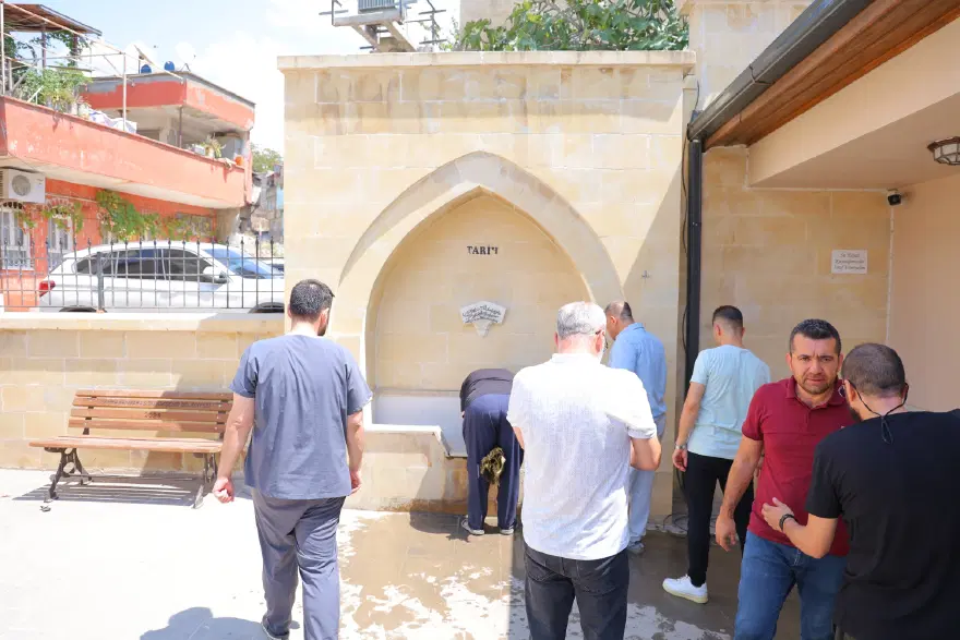 Uyuz hastalığına şifa olduğu söyleniyor. Çevre illerden de geliyorlar 1 Uyuz hastalığına şifa olduğu söyleniyor. Çevre illerden de geliyorlar 1