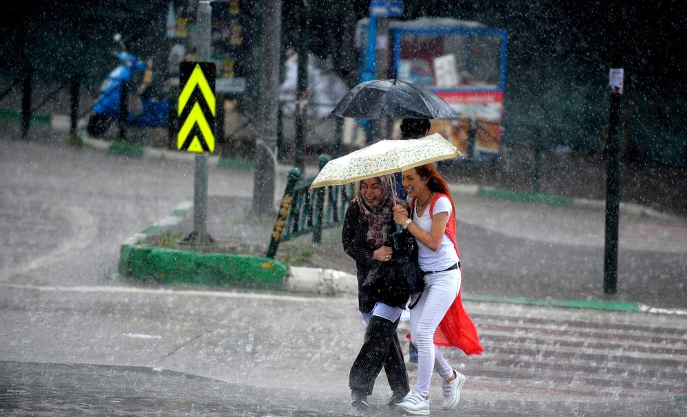 Meteorolojiden kuvvetli sağanak uyarısı. 11 şehir için sarı kodlu uyarı yapıldı