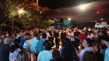 Çilek, böğürtlen, türkü ve halay. Gece saatlerine kadar durmadan devam etti
