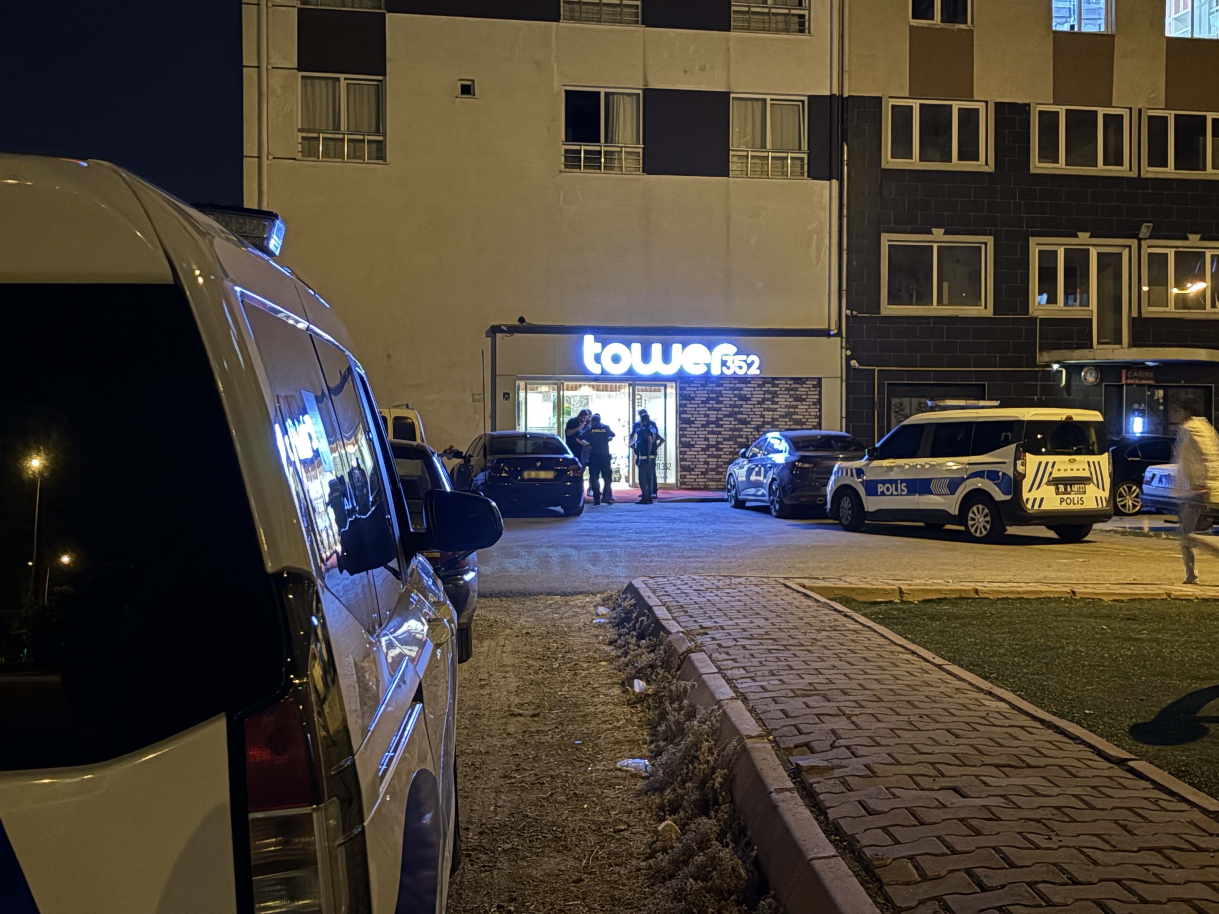 Rezidansta şüpheli ölüm. Ekipler cansız bedenini buldu