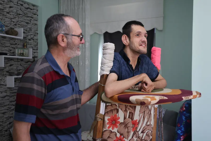 Bir babanın ömürlük nöbeti. Oğlu için düzenekler geliştirdi, asla vazgeçmiyor 3 Bir babanın ömürlük nöbeti. Oğlu için düzenekler geliştirdi, asla vazgeçmiyor 3