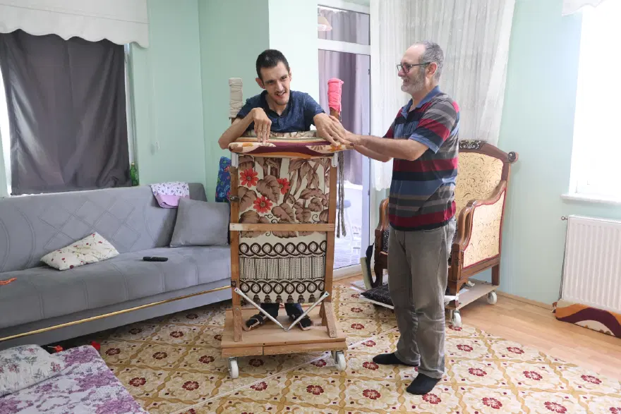 “ÇOK ZORLU SÜREÇLERDEN GEÇİYORUZ”
1 “ÇOK ZORLU SÜREÇLERDEN GEÇİYORUZ”
1