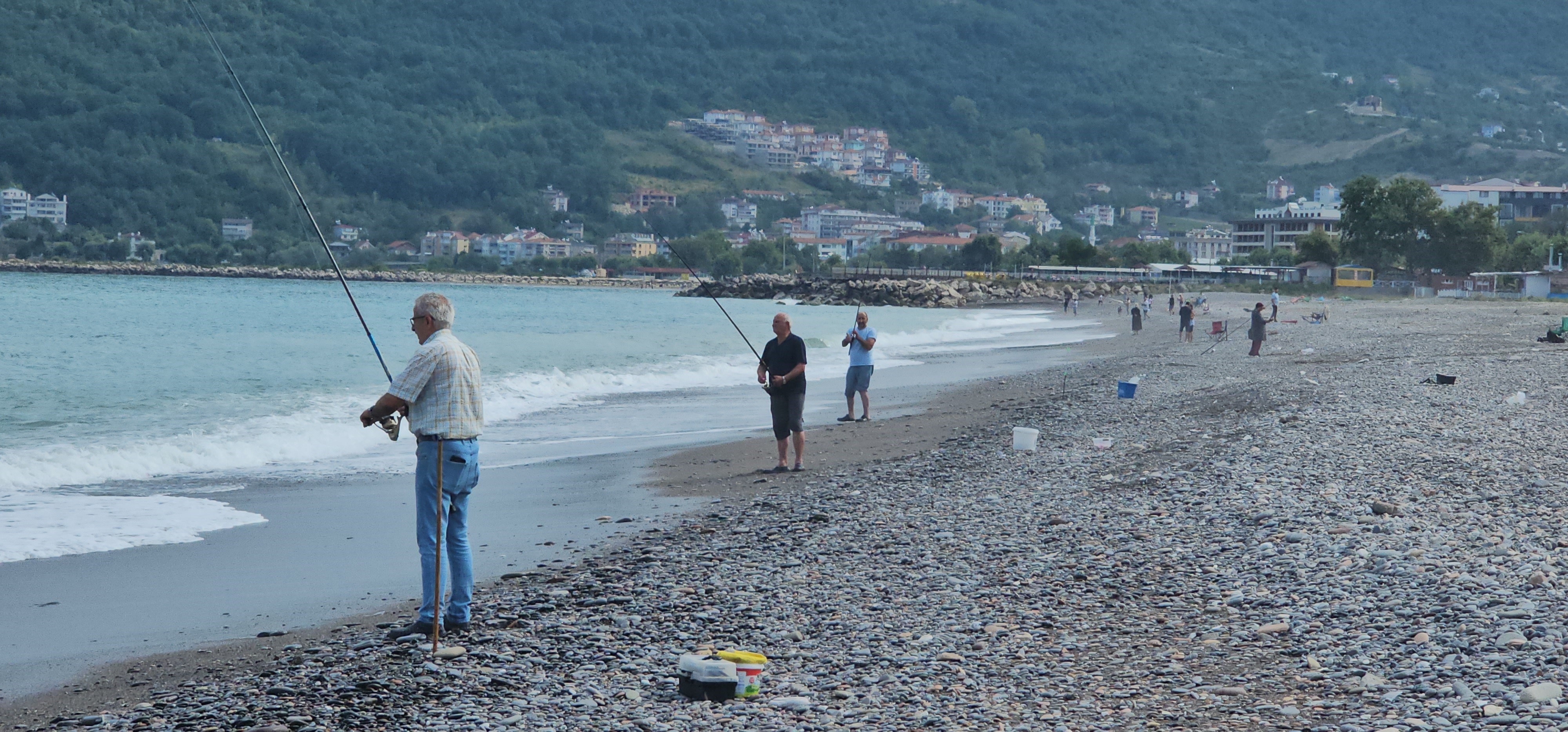 Karadeniz'de bolluk yaşanıyor. Oltasını alan koştu
