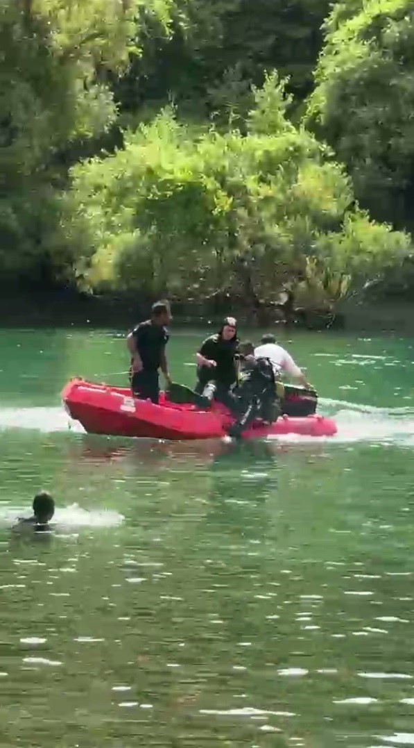 Dicle Nehri'nde 4 kadının bindiği bot devrildi