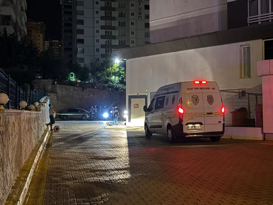 Kayseri’de kadın cinayeti: Otelin 5’inci katından aşağı attı Kayseri’de kadın cinayeti: Otelin 5’inci katından aşağı attı