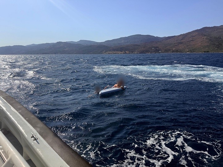 Çanakkale Boğazı'nda sürüklenen 2 sörfçü kurtarıldı