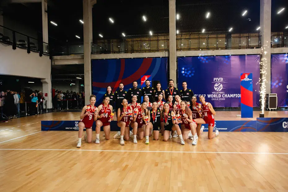 U17 Kadın Milli Voleybol Takımı, dünya ikincisi oldu