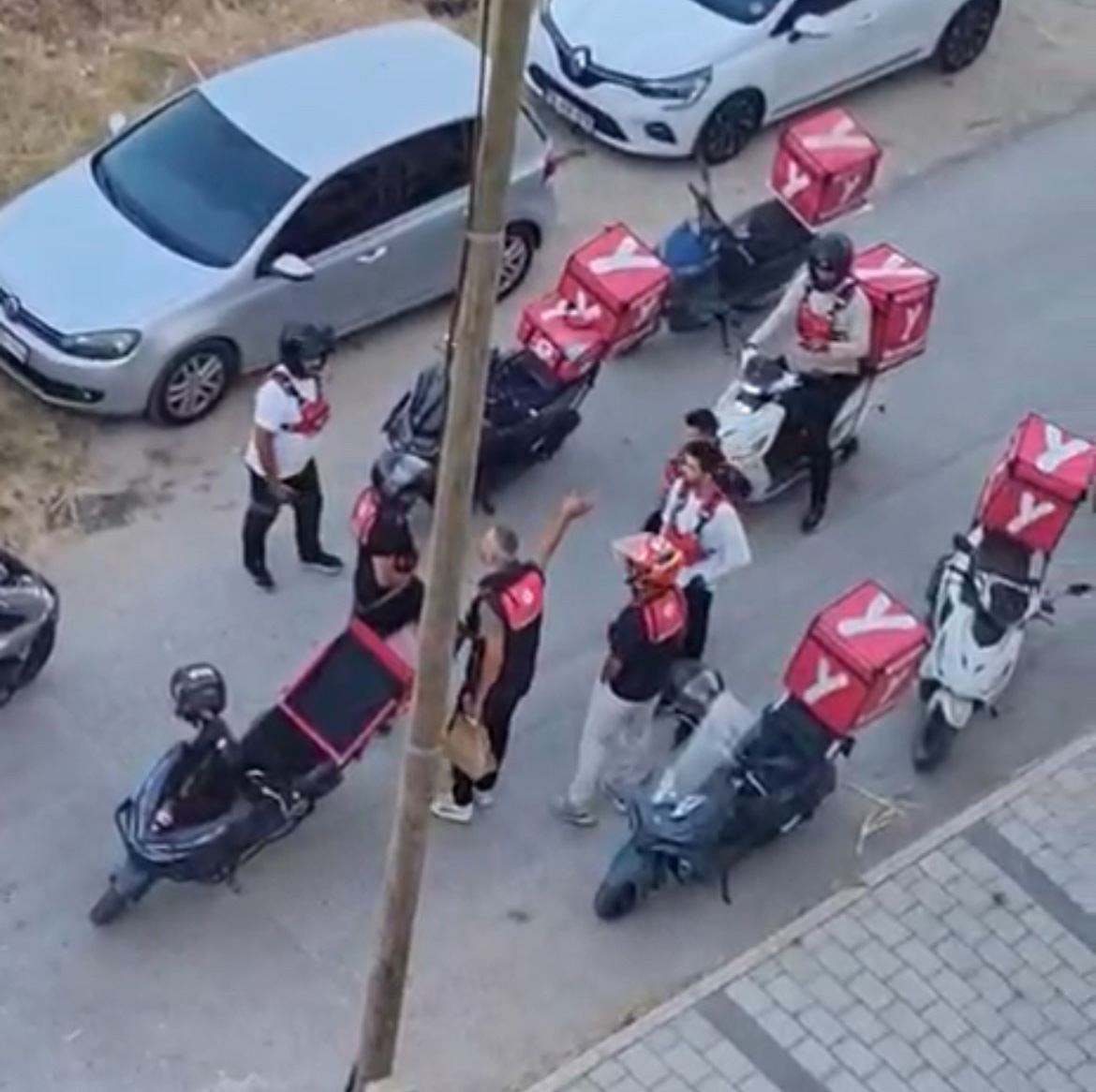 Aynı adrese 15 sipariş. Kuryeler gerçeği duyunca isyan etti