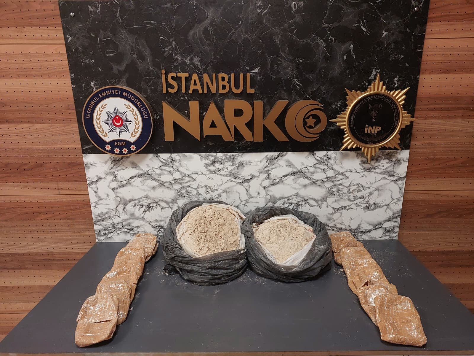 Fatih'te uyuşturucu operasyonu: 14 kilo eroin ele geçirildi