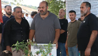 Narin cinayetinin ikinci yılı. Mezarı başında anıldıDiyarbakır'da kaybolduktan 19 gün sonra cansız bedeni bulunan 8 yaşındaki Narin'in öldürülmesinin üzerinden 2 yıl geçti. Küçük kız için kaybolduğu Tavşantepe mahallesinde anma töreni düzenlendi.