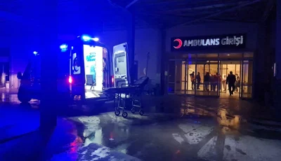 Aydın'da minibüs tarlaya uçtu. 1 kişi öldü, 2 yaralıAydın'da sürücüsünün direksiyon hakimiyetini kaybettiği minibüs bariyerleri aşarak yol kenarındaki tarlaya uçarken, kazada 1 kişi öldü, 2 kişi de yaralandı.