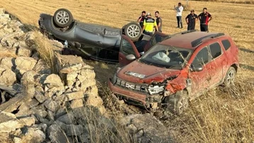 Afyonkarahisar'da iki otomobil çarpıştı: 1 ölü, 5 yaralı