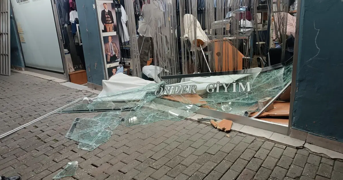 Dükkana dalan sürücü aracı bırakıp kaçtı